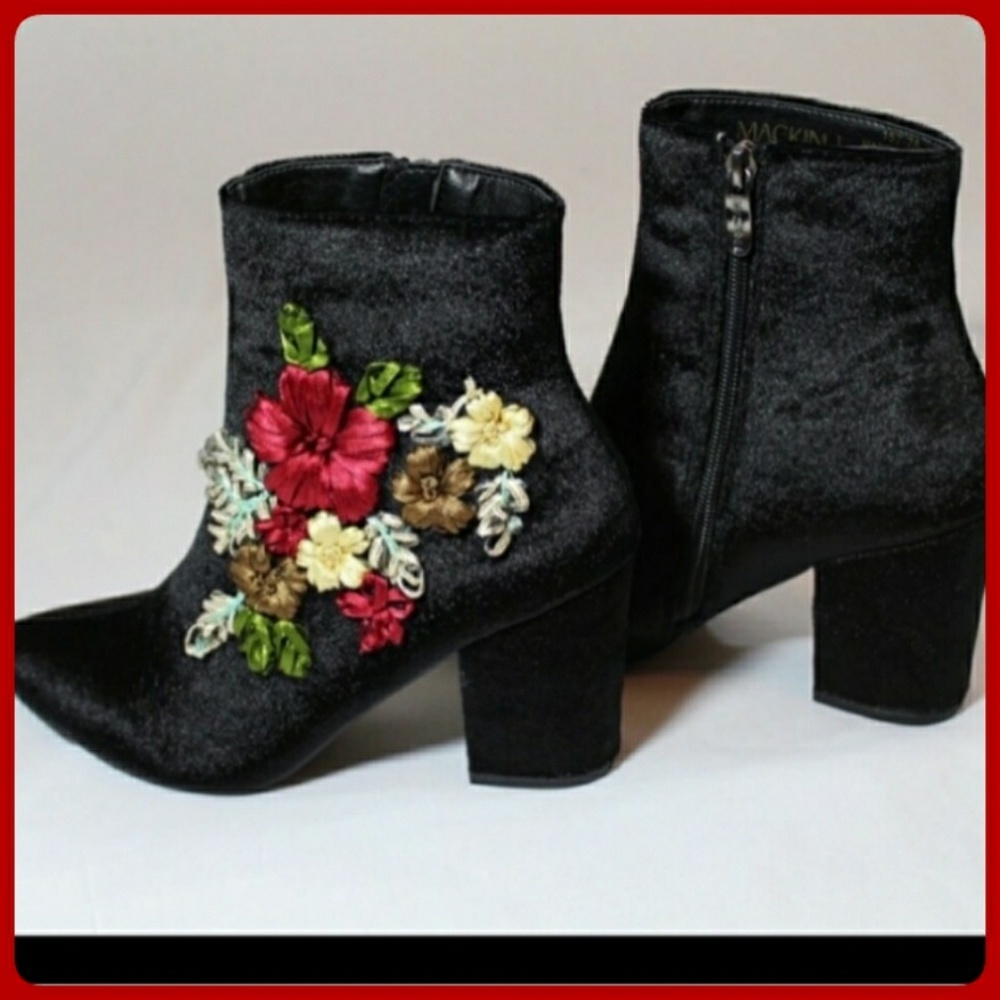 Booties Embroidered Black Crushed Velvet NIB - Picture 4 of 6
